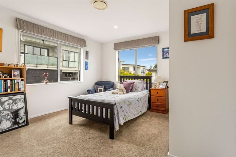 Photo of property in 21 Tawa Place, Orewa, 0931