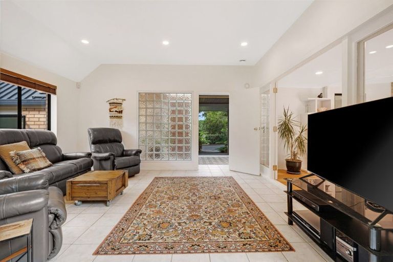 Photo of property in 151 Taupaki Road, Taupaki, Henderson, 0782