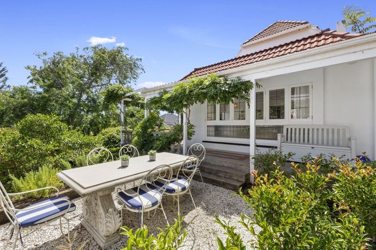 Photo of property in 116 Carrington Street, Lower Vogeltown, New Plymouth, 4310