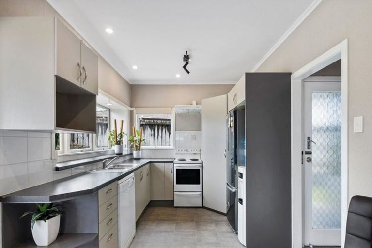 Photo of property in 16 Red Hill Road, Red Hill, Papakura, 2110