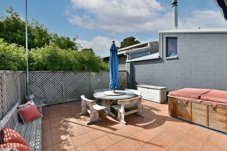 Photo of property in 2/3 Swann Beach Road, Stanmore Bay, Whangaparaoa, 0932