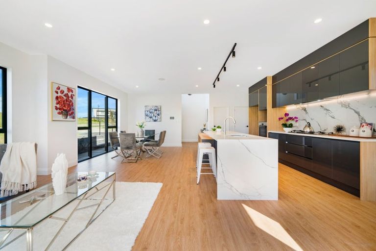 Photo of property in 14 Emerald Avenue, Rosehill, Papakura, 2113