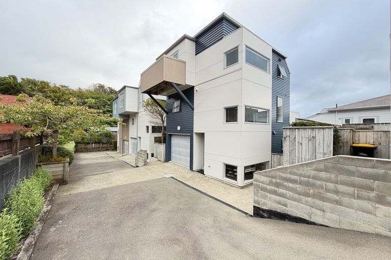 Photo of property in 3/12 Agra Crescent, Khandallah, Wellington, 6035