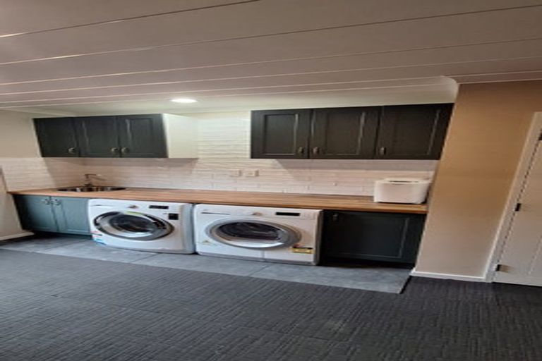 Photo of property in 22 Aragon Grove, Kingsley Heights, Upper Hutt, 5018