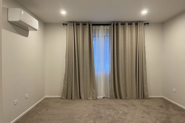 Photo of property in 21 Reserva Crescent, Kumeu, 0810