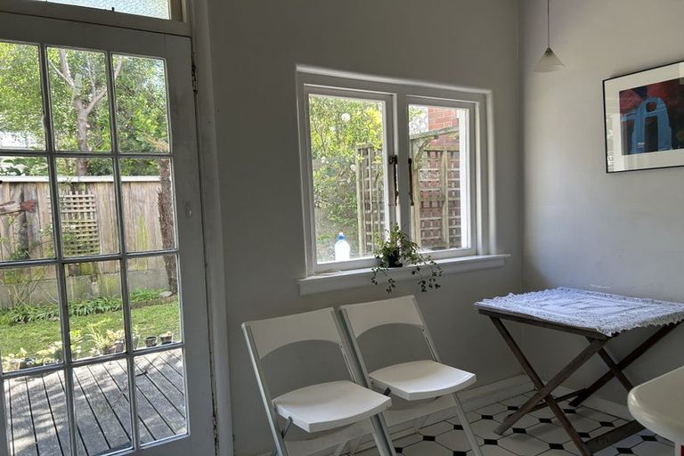 Photo of property in Hobson Flats, 2/1 Hobson Street, Pipitea, Wellington, 6011