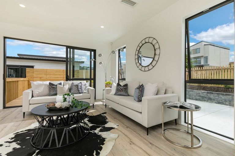 Photo of property in 19 Tautoru Avenue, Orewa, 0931