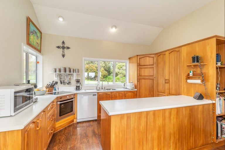 Photo of property in 233 North Manakau Road, Manakau, Levin, 5573
