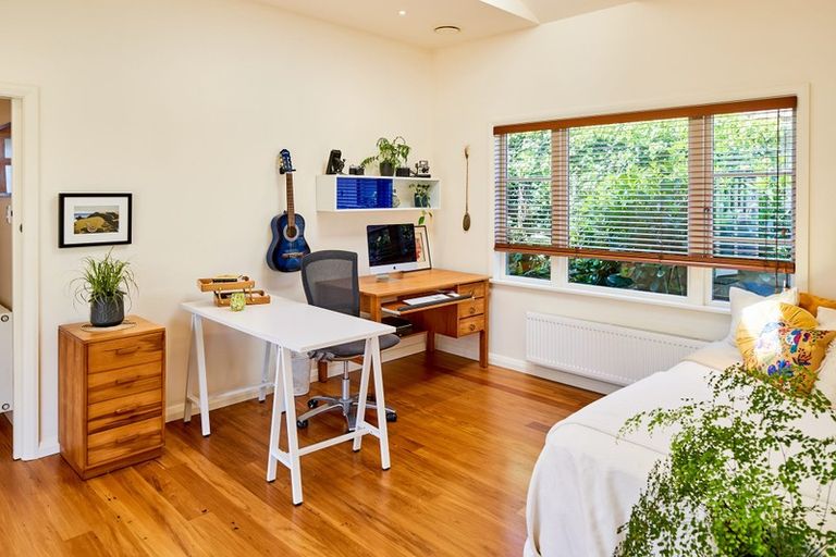 Photo of property in 2 Roxburgh Grove, Petone, Lower Hutt, 5012