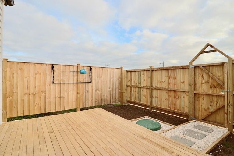 Photo of property in 14 Kaapehu Street, Karaka, 2578