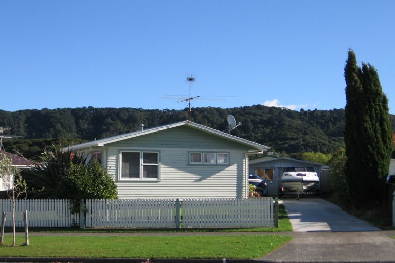 Photo of property in 11 Meremere Street, Wainuiomata, Lower Hutt, 5014