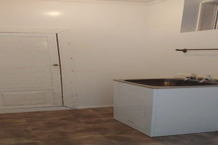 Photo of property in 12 Surat Place, Glen Eden, Auckland, 0602