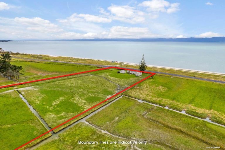 Photo of property in 587 East Coast Road, Kaiaua, Miranda, 2473