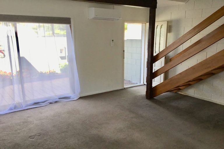 Photo of property in Lynbrae Court Flats, 19/4 Dr Taylor Terrace, Johnsonville, Wellington, 6037