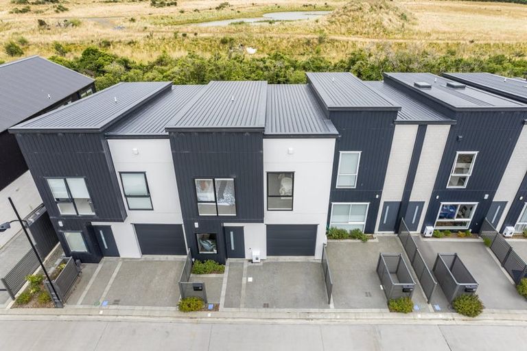 Photo of property in 40 Koreke Close, Kenepuru, Porirua, 5022
