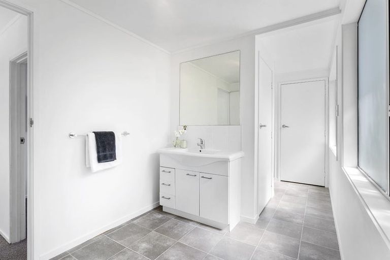 Photo of property in 3 Micawber Place, Mellons Bay, Auckland, 2014