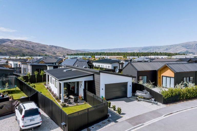 Photo of property in 1 Fraer Street, Cromwell, 9310