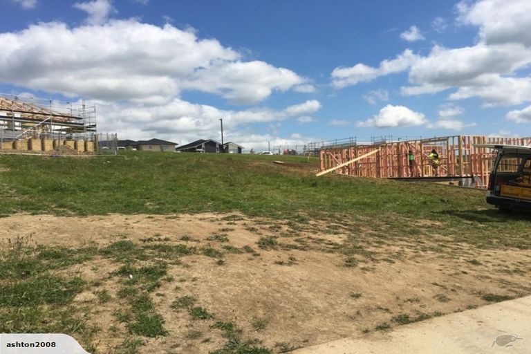 Photo of property in 15 Lippiatt Crescent, Pokeno, 2402