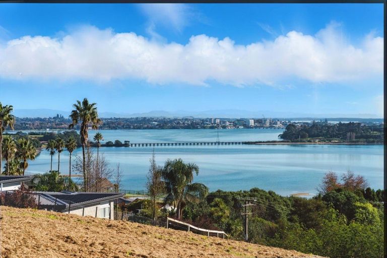 Photo of property in 2 Ranginui Loop Road, Welcome Bay, Tauranga, 3175