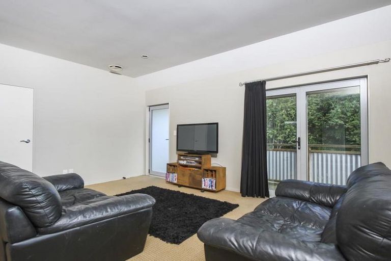 Photo of property in 717a Swanson Road, Swanson, Auckland, 0612