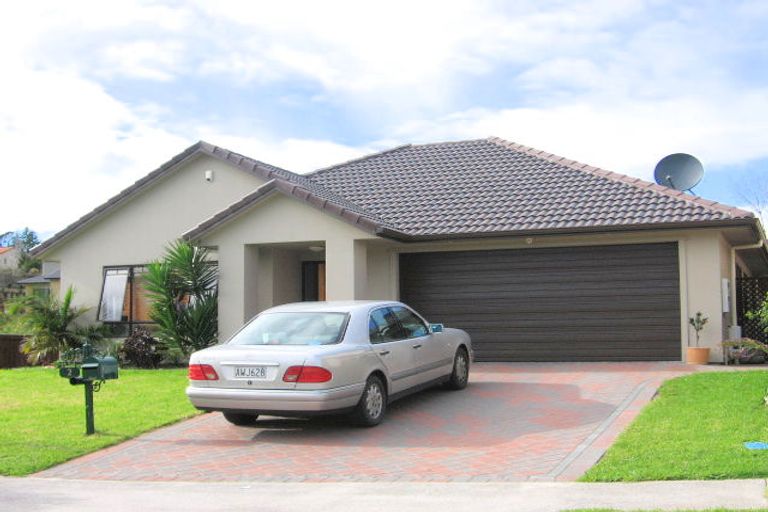 Photo of property in 2 Tsar Court, Flat Bush, Auckland, 2016