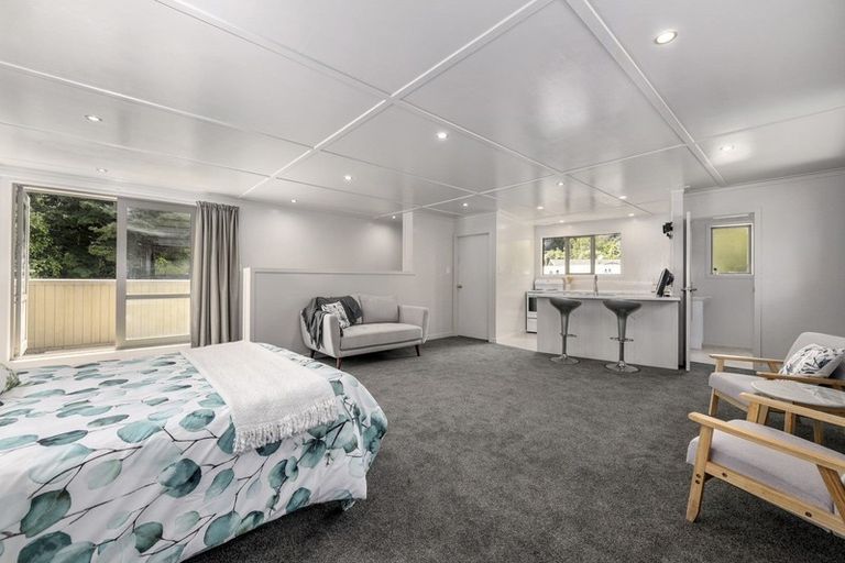 Photo of property in 57 Blue Mountains Road, Pinehaven, Upper Hutt, 5019