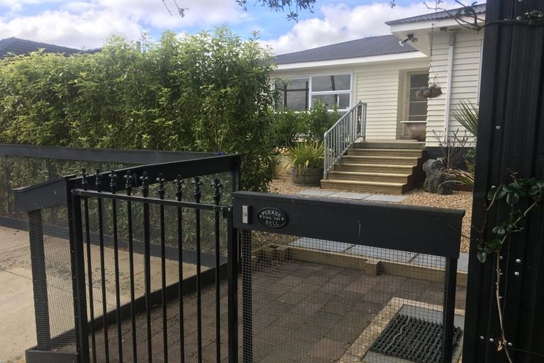Photo of property in 20 Landon Avenue, Mangere East, Auckland, 2024