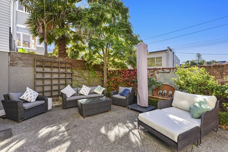 Photo of property in 8b Hauraki Road, Hauraki, Auckland, 0622