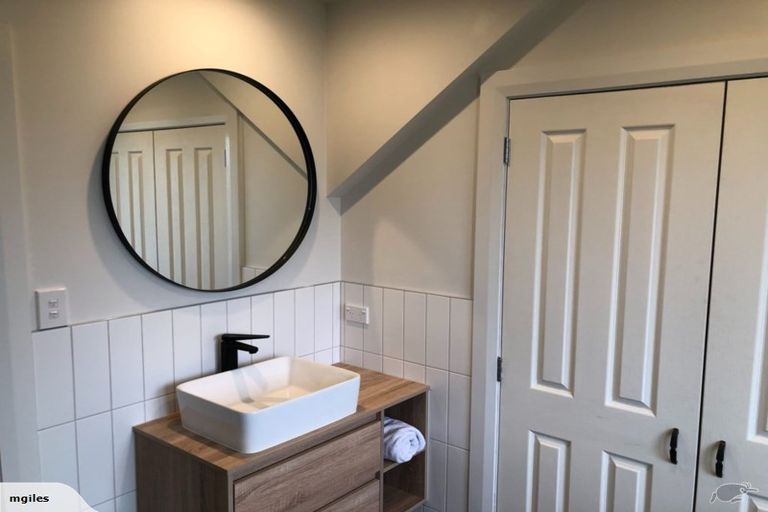 Photo of property in 328 Glenfield Road, Glenfield, Auckland, 0629