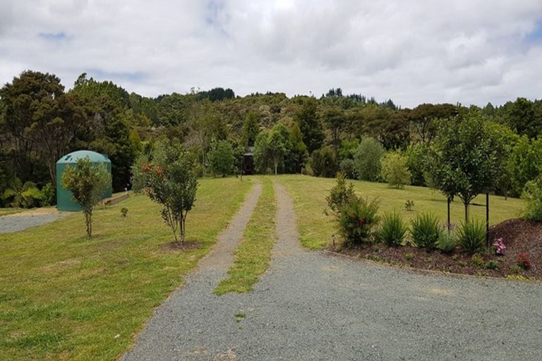 Photo of property in 973 Millbrook Road, Waipu, 0582