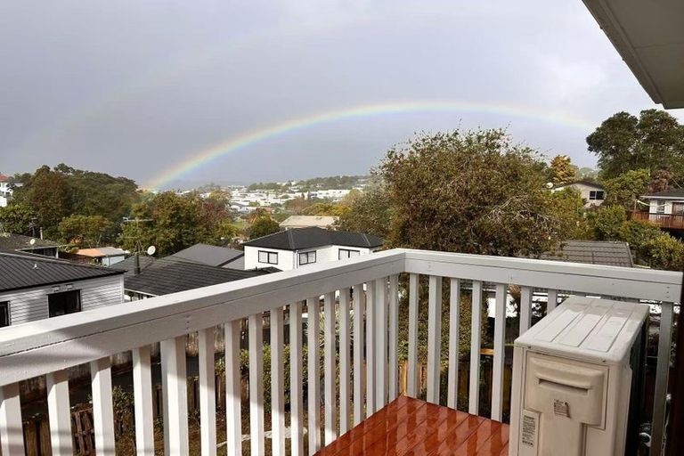 Photo of property in 22 Jenanne Place, Totara Vale, Auckland, 0629