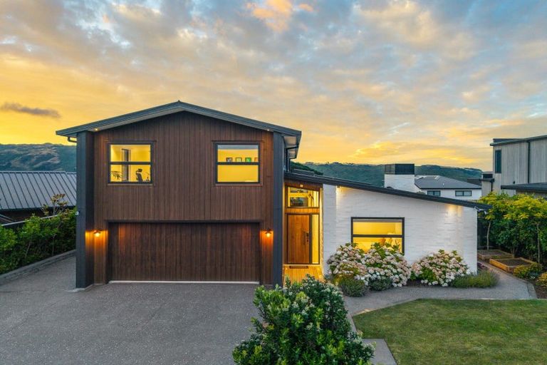 Photo of property in 14 Rotorua Grove, Aotea, Porirua, 5024