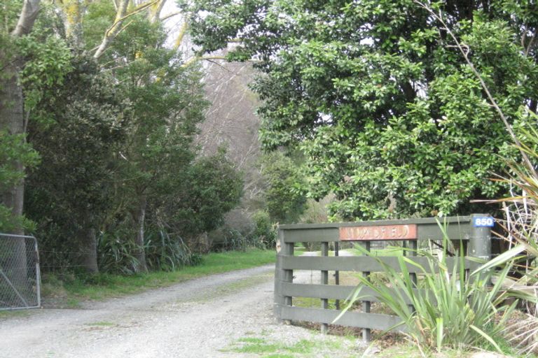 Photo of property in 850 Makerua Road, Tokomaru, Palmerston North, 4474