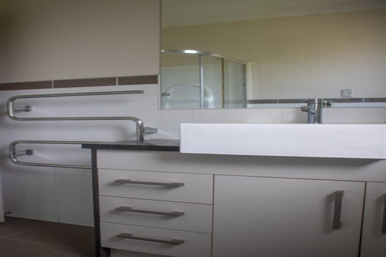 Photo of property in 108 San Marino Drive West, Henderson, Auckland, 0612