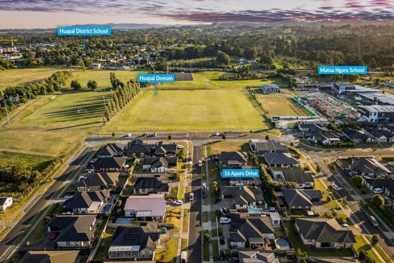 Photo of property in 16 Aporo Drive, Kumeu, 0810