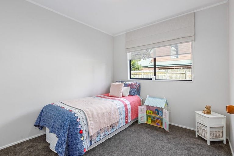 Photo of property in 3/39 Fairmount Road, Titirangi, Auckland, 0604