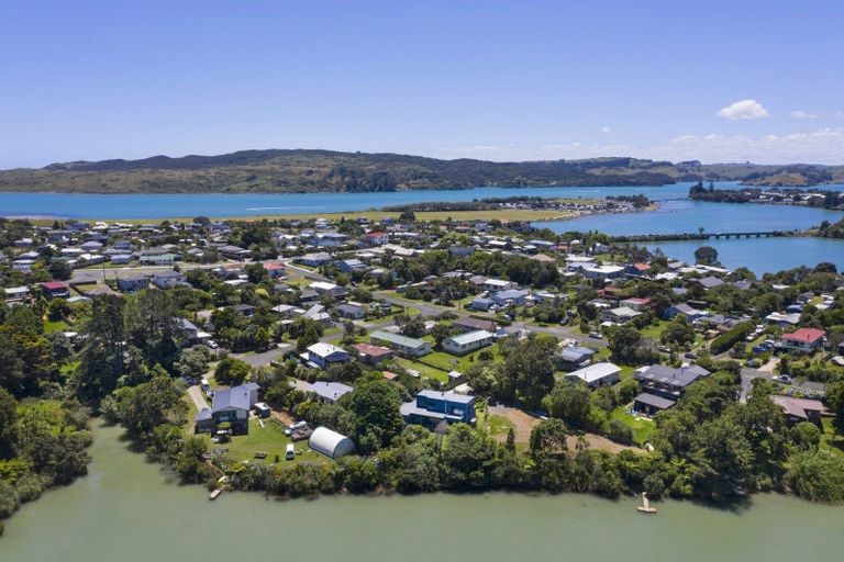 Photo of property in 12 Karioi Crescent, Raglan, 3225