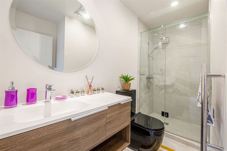 Photo of property in 7d Kerria Place, Sunnynook, Auckland, 0620