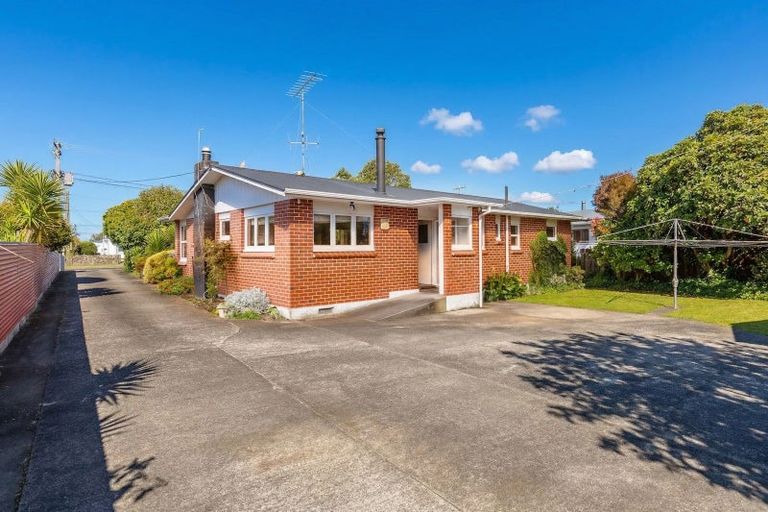 Photo of property in 17 Philip Street, Carterton, 5713