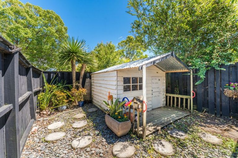 Photo of property in 9 Koromiko Street, New Lynn, Auckland, 0600
