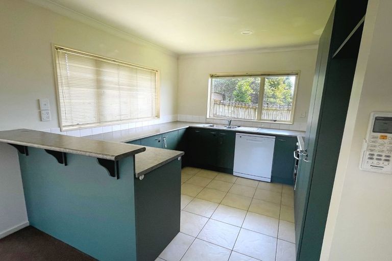 Photo of property in 28 Raphoe Road, Flat Bush, Auckland, 2019