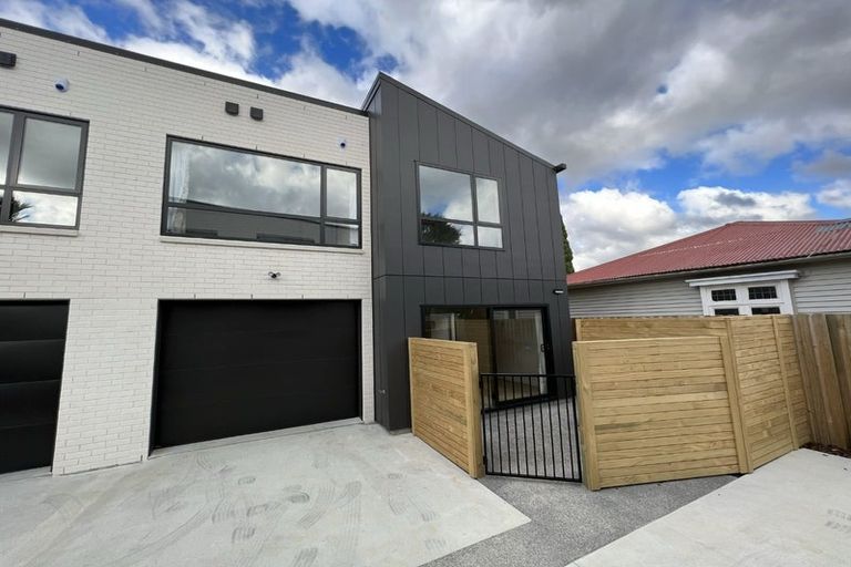 Photo of property in 35 Ludlam Crescent, Woburn, Lower Hutt, 5010