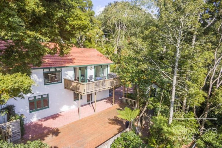 Photo of property in 23 Wood Bay Road, Titirangi, Auckland, 0604