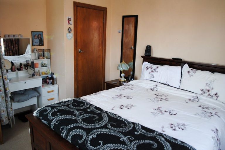 Photo of property in 24 Endeavour Street, Marfell, New Plymouth, 4310