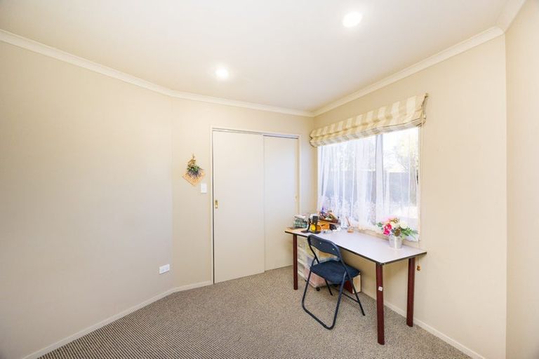 Photo of property in 111 Ruapehu Drive, Fitzherbert, Palmerston North, 4410