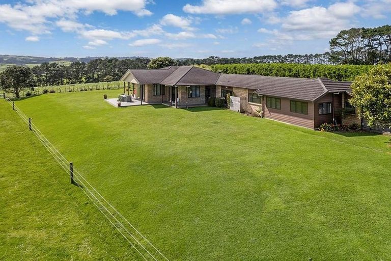 Photo of property in 135b Hutchinson Road, Helensville, 0875