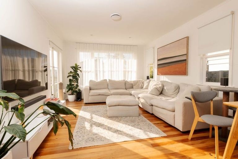 Photo of property in 39 Wharf Road, Te Atatu Peninsula, Auckland, 0610