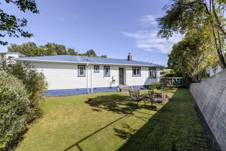Photo of property in 79 Awanui Street, Merrilands, New Plymouth, 4312