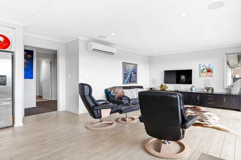 Photo of property in 16 Discovery Drive, Gulf Harbour, Whangaparaoa, 0930