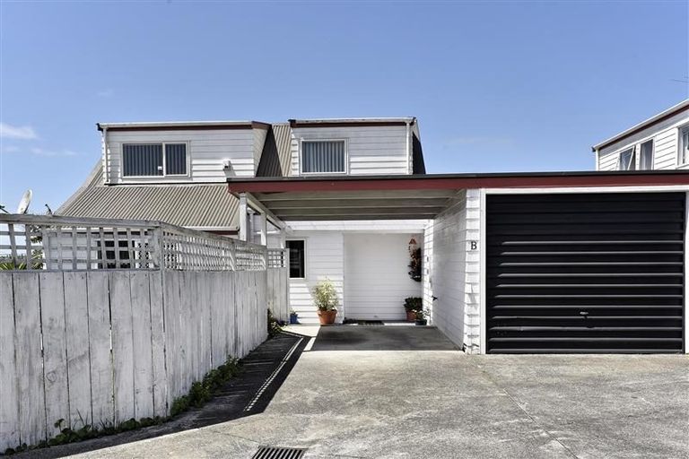 Photo of property in 2/10 Rewa Street, New Lynn, Auckland, 0600